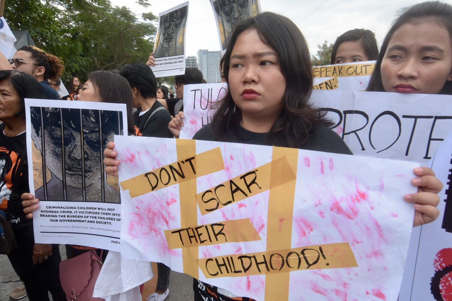 SCARS. Children's advocates remind senators that lowering the age of criminal liability will only scar kids. Photo by Angie de Silva/Rappler  