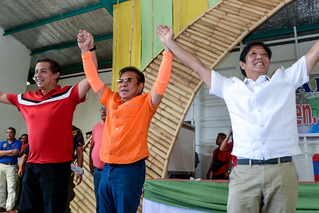WOOING ILOCANOS. Cousins Ferdinand 'Bongbong' Marcos Jr and Martin Romualdez tour with Ilocos Sur Governor Chavit Singson in Vigan and Abra. Photo by Jasmin Dulay/Rappler 