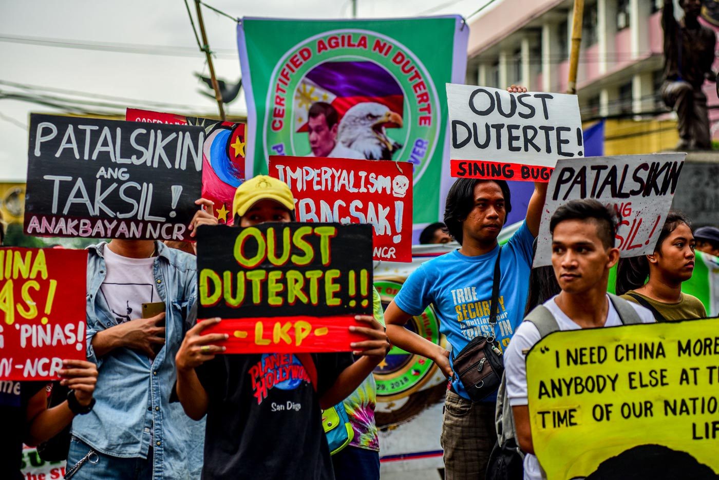DEFEND. Protesters rally at Mendiola in Manila on the anniversary of the declaration of the Hague ruling to continue to press the government to act on Chinese incursions at the West Philippine Sea on July 12, 2019. Photo by Maria Tan/Rappler 