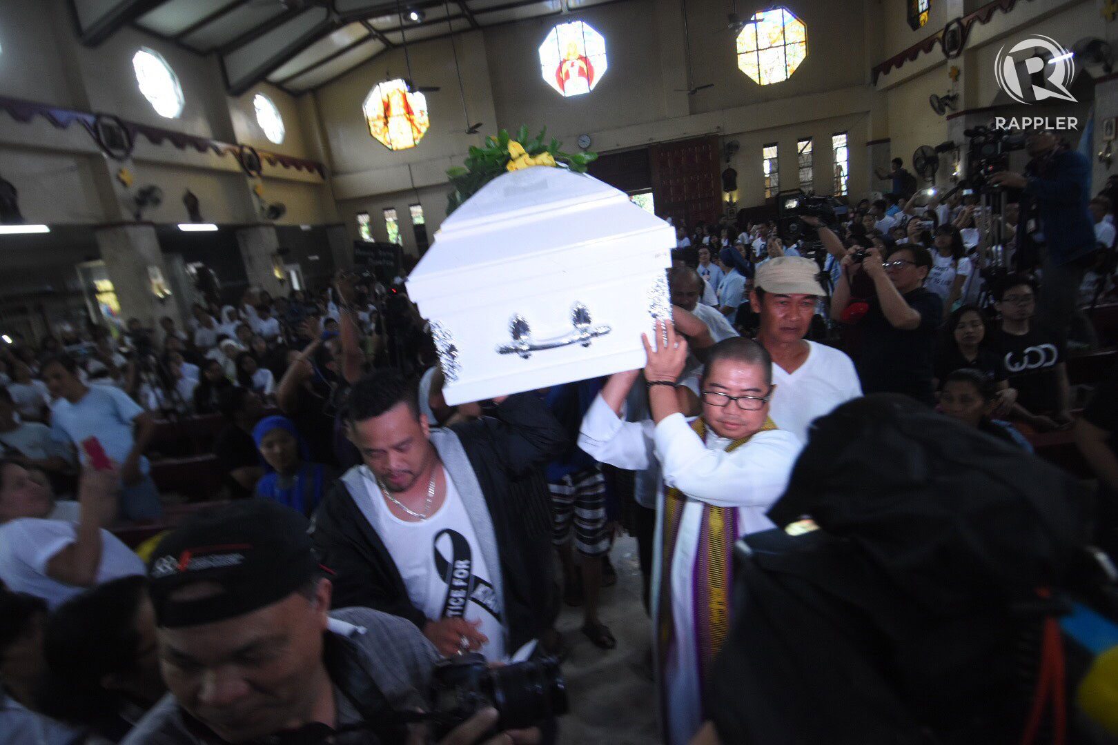 SUPPORTERS. Also present during the funeral mass were  families of people killed either by police operation or masked killers. Many of them have not bothered to file charges for fear of reprisal. Photos by Angie de Silva/Rappler   
