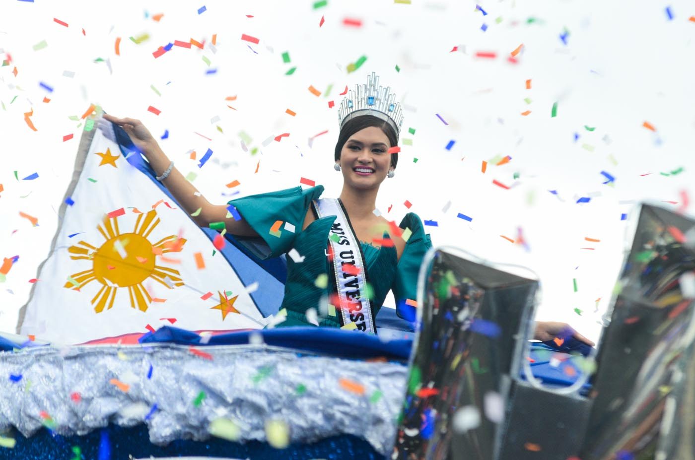 VICTORY. File photo shows Miss Universe 2015 Pia Wurtzbach during her parade in 2016. Photo by Alecs Ongcal/Rappler 