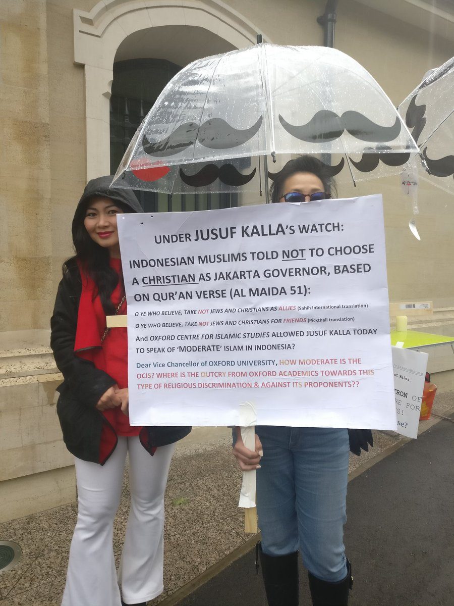 PROTES. Poster berisi protes terhadap kedatangan Wapres Jusuf "JK" Kalla untuk berpidato di Universitas Oxford pada Kamis, 18 Mei. Foto diambil dari akun @indaimanda 