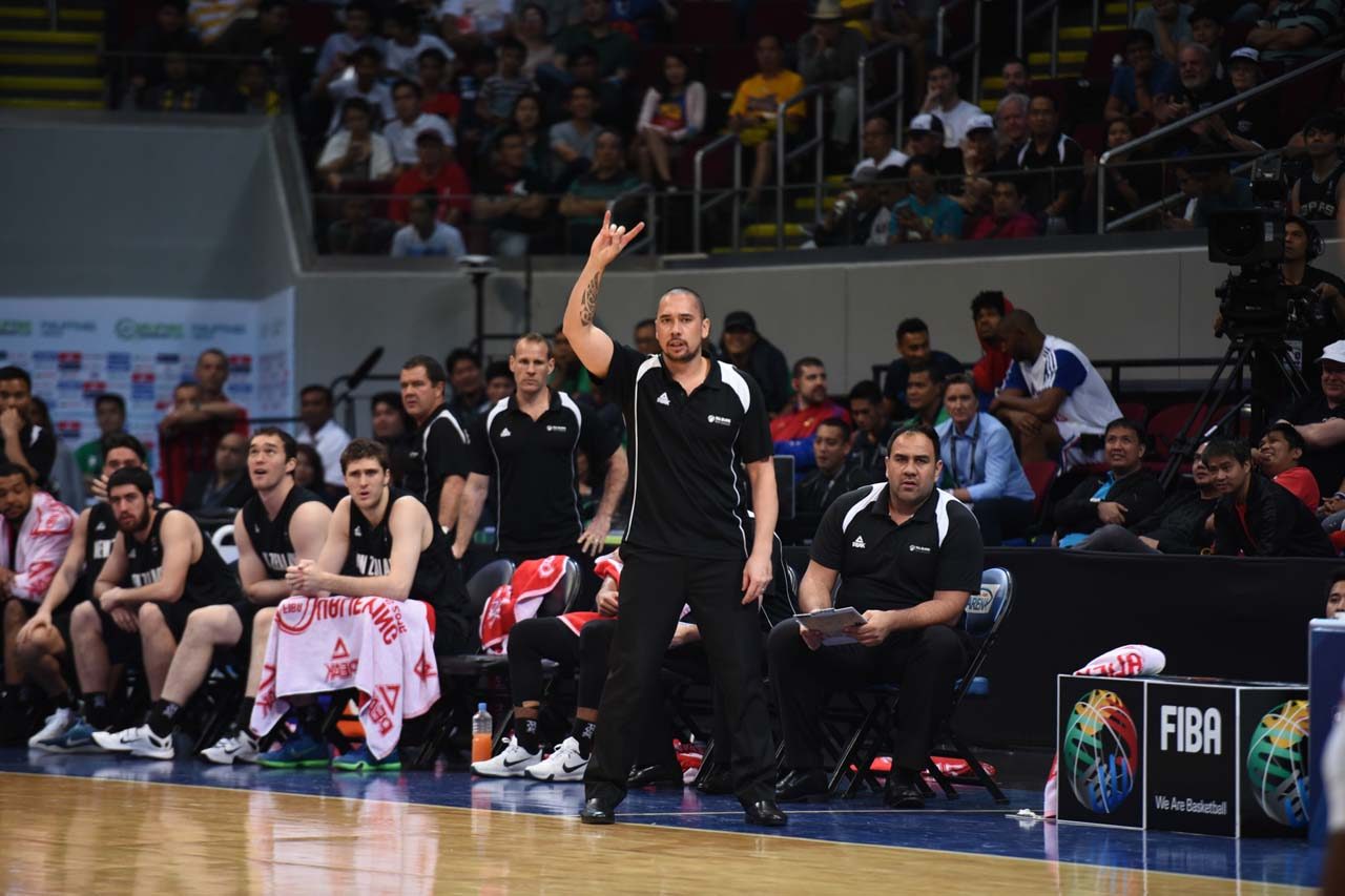 HEAD HIGH. New Zealand head coach Paul Henare, seen here calling a play for his team, says the Tall Blacks can hold their head up high despite losing. Photo by Martin San Diego/Rappler 