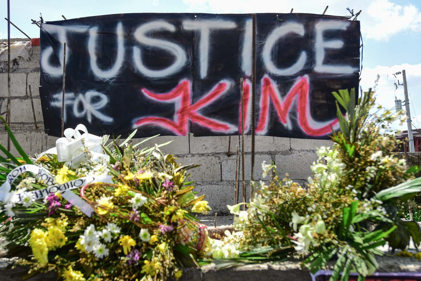 JUSTICE DEMANDED. A black cloth with the call of Kim Lester Ramos' friends and family hangs over his grave at the Cainta Public Cemetery. Photo by Maria Tan/Rappler 