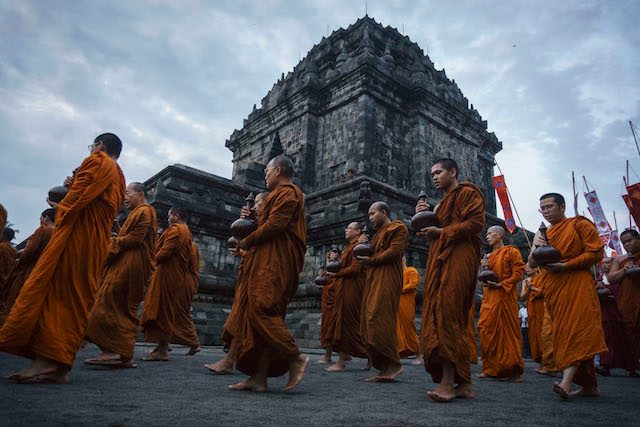 Apakah berpuasa diwajibkan dalam agama Buddha?