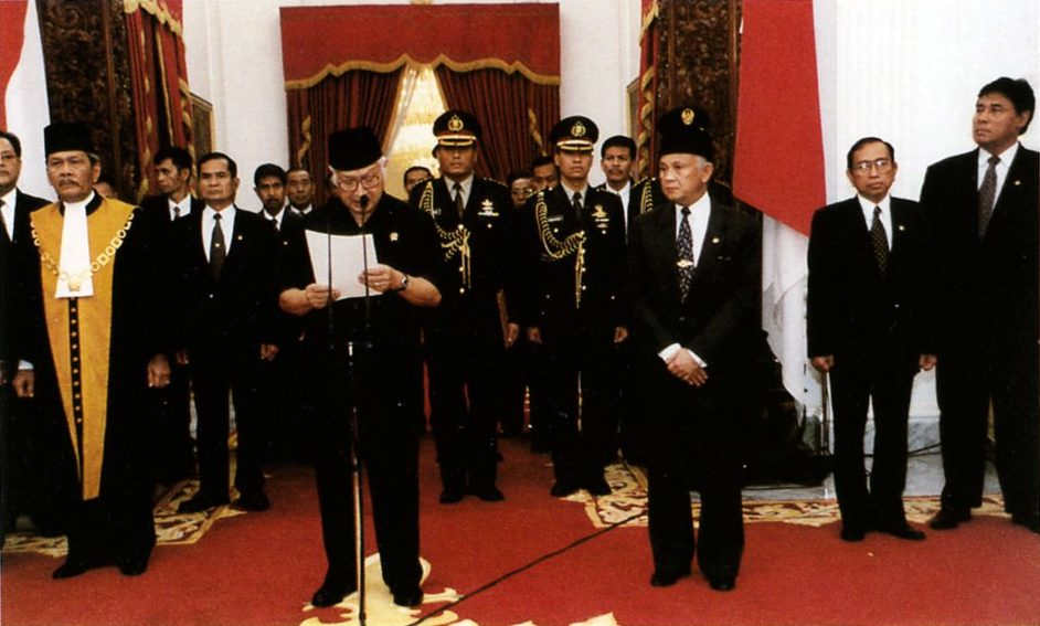 20 Mei 1998: 14 menteri menolak gabung Kabinet Reformasi ala Soeharto