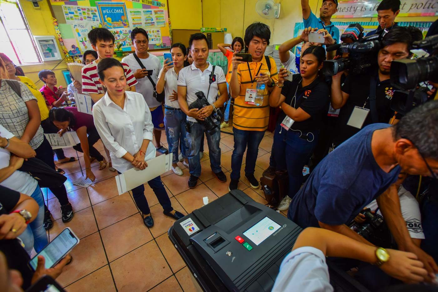 WAIT LANG POE. Reelectionist Senator Grace Poe awaits for her turn to vote at Santa Lucia Elementary School. Photo by Maria Tan/Rappler    
