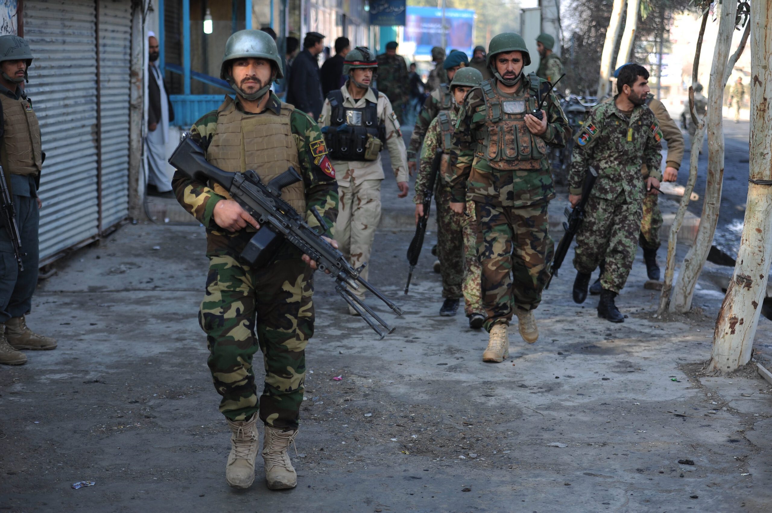 7 dead in siege near Pakistan consulate in Afghanistan