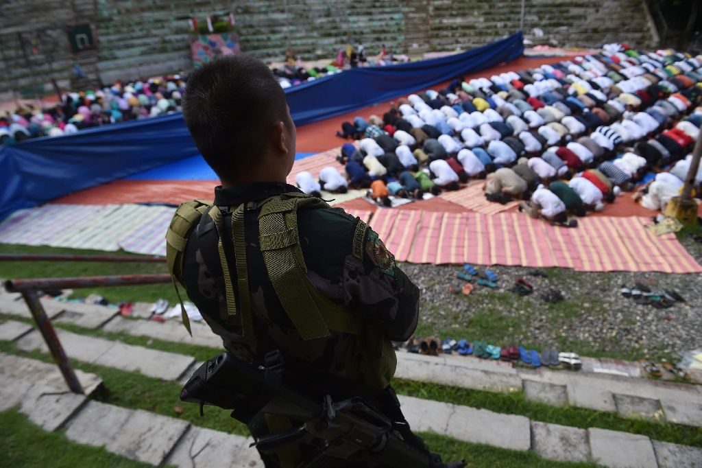 FOTO: Warga Marawi rayakan Lebaran di tengah konflik perang