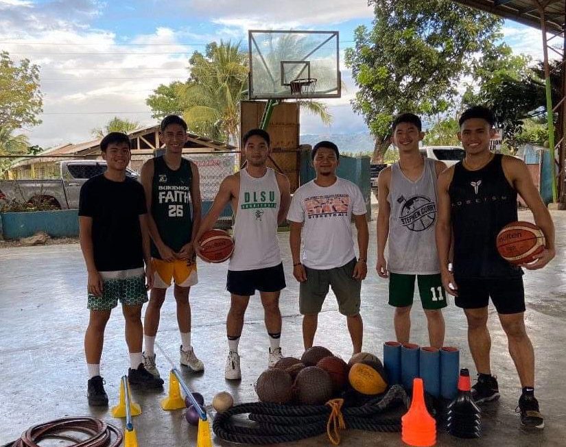 BACK HOME. Aljun Melecio (third from left) trains with friends and family in Bukidon. Contributed photo 