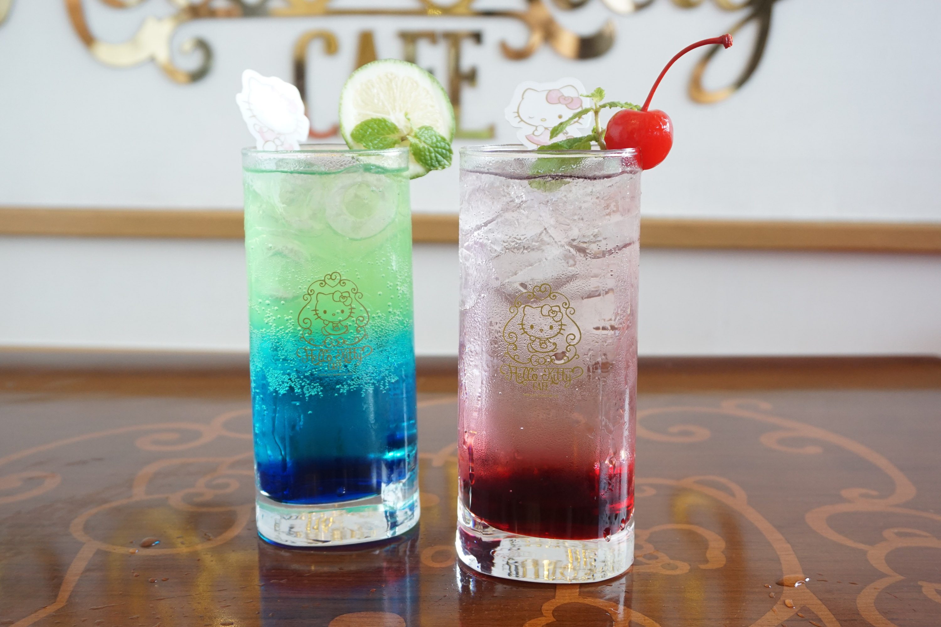 FIZZY DRINKS. The Fizzy Blue (L) and the Fizzy Cherry (R) are colorful and fruity. Photo by Vernise Tantuco/ Rappler 