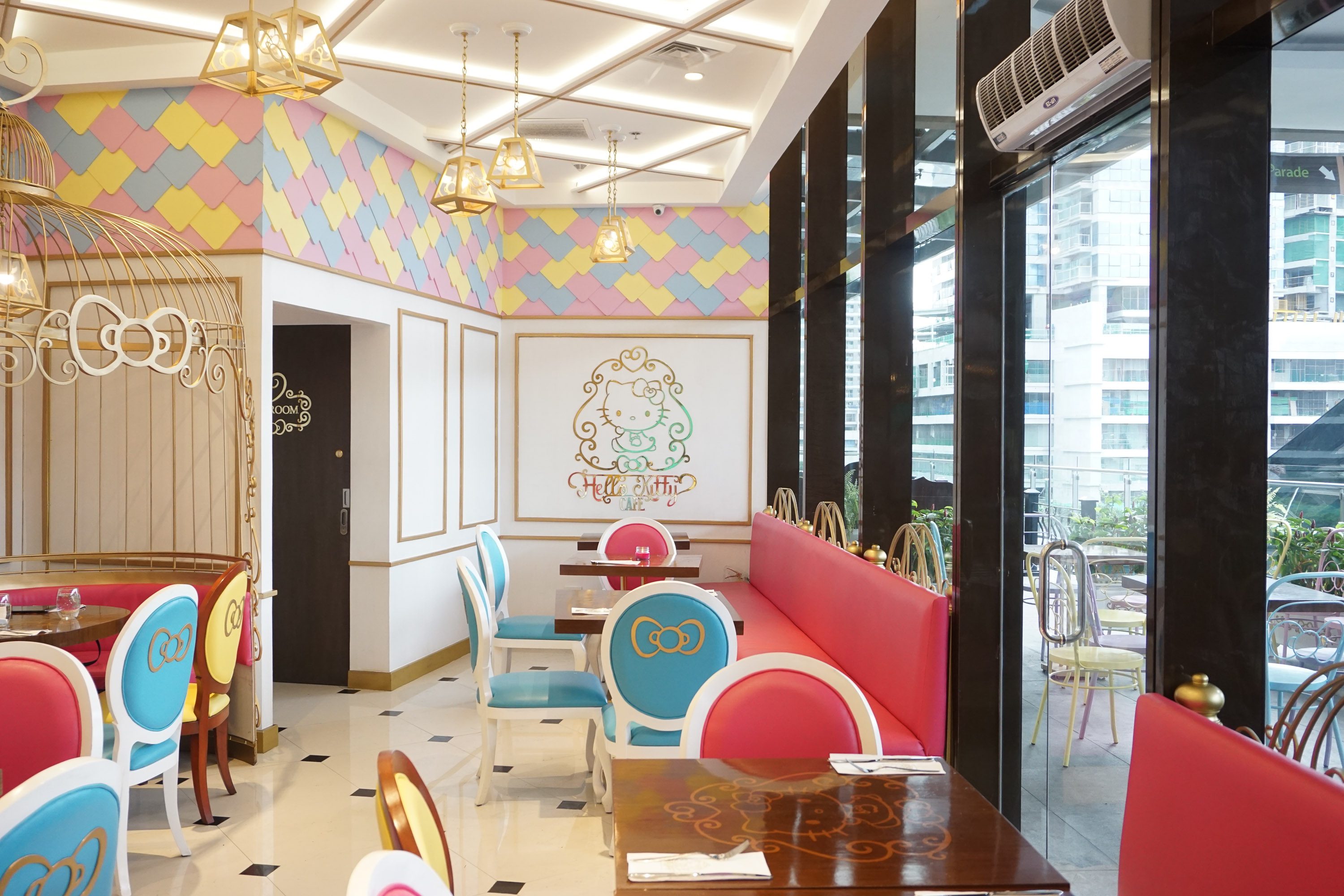 JE NE SAIS KAWAII. The cafe's interiors are a blend of Japanese cuteness and French sophistication. Photo by Vernise Tantuco/ Rappler 