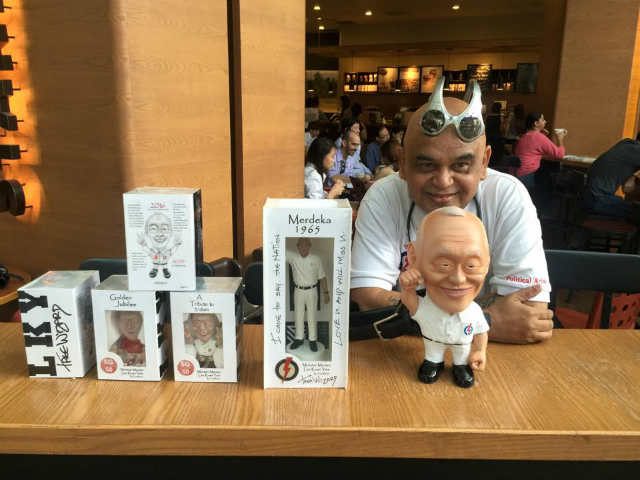 Singapore mourns Lee Kuan Yew with buns, dolls and exercise routines