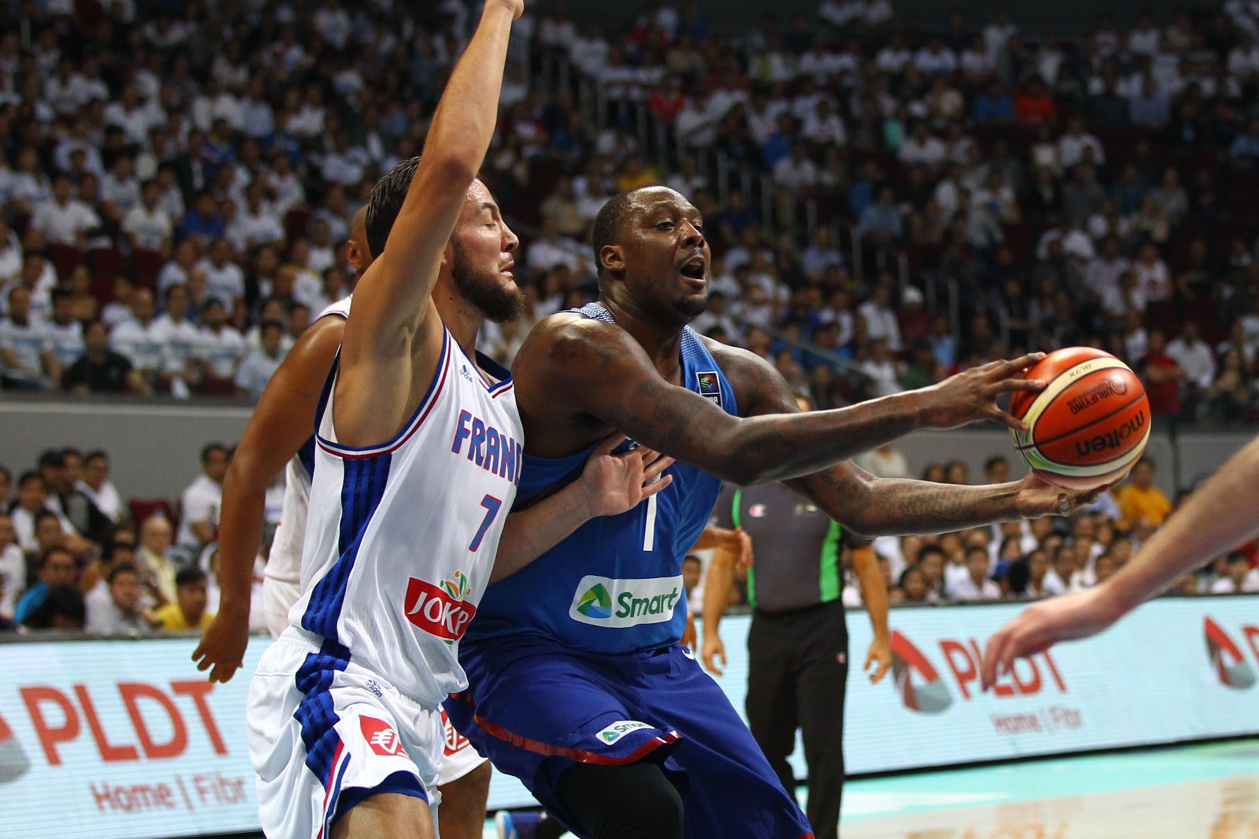 WATCH: Andray Blatche starts game off with thunderous dunk