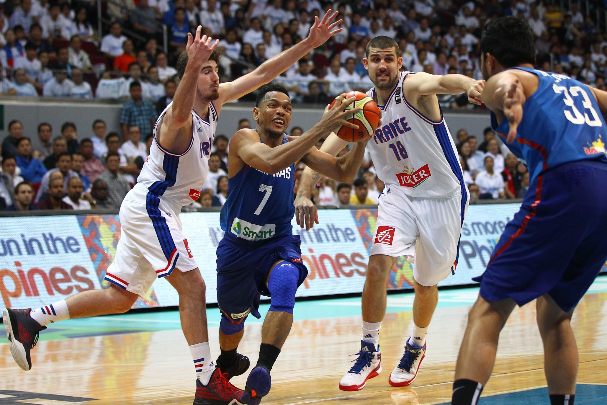 WATCH: Fearless Jayson Castro slashes for and-1 play