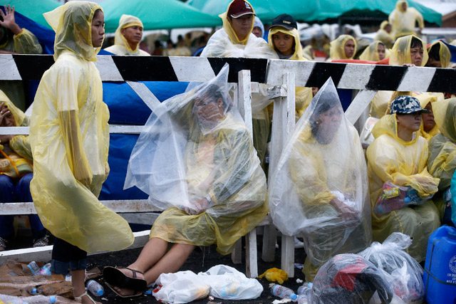 Bring your own raincoats, come early for Luneta Mass