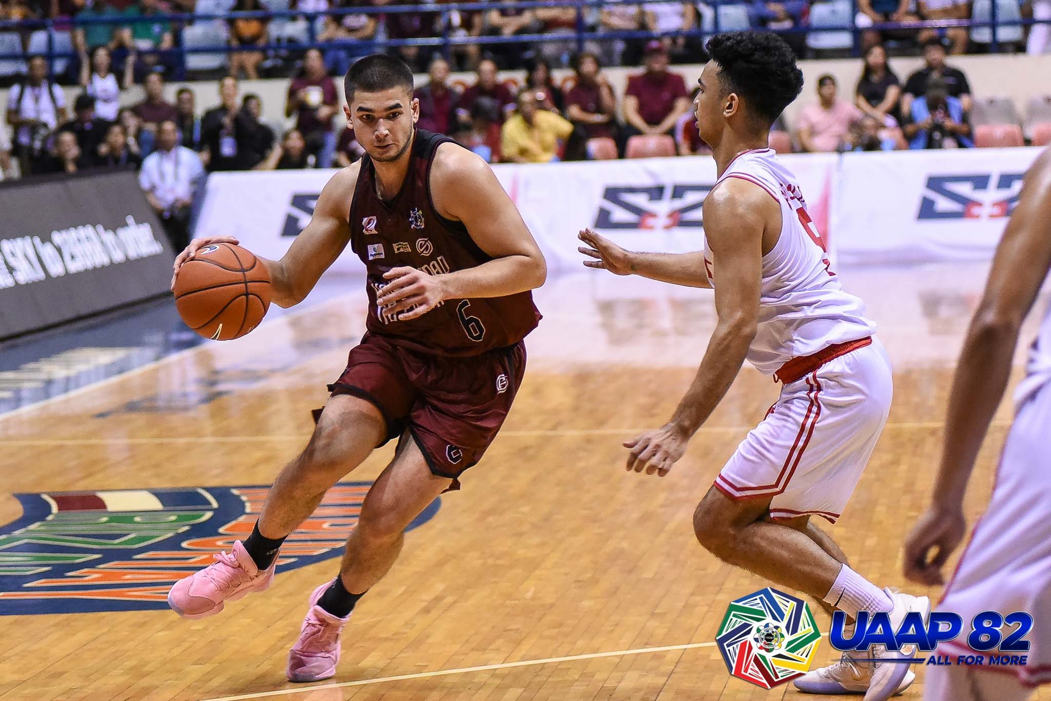 STILL IMPRESSIVE. Kobe Paras fails to breach the 20-point mark this time but still drops a double-double of 12 points and 10 rebounds. Photo release