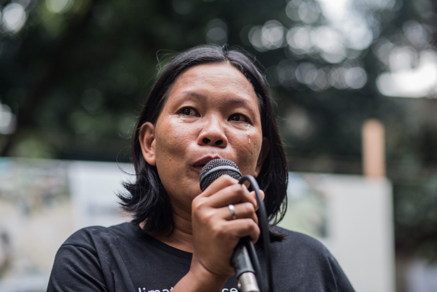 EXPERIENCE. Elma Reyes, a petitioner from Alabat Island, delivers a message during the vigil program outside the CHR office. Photo by Geric Cruz/Greenpeace 