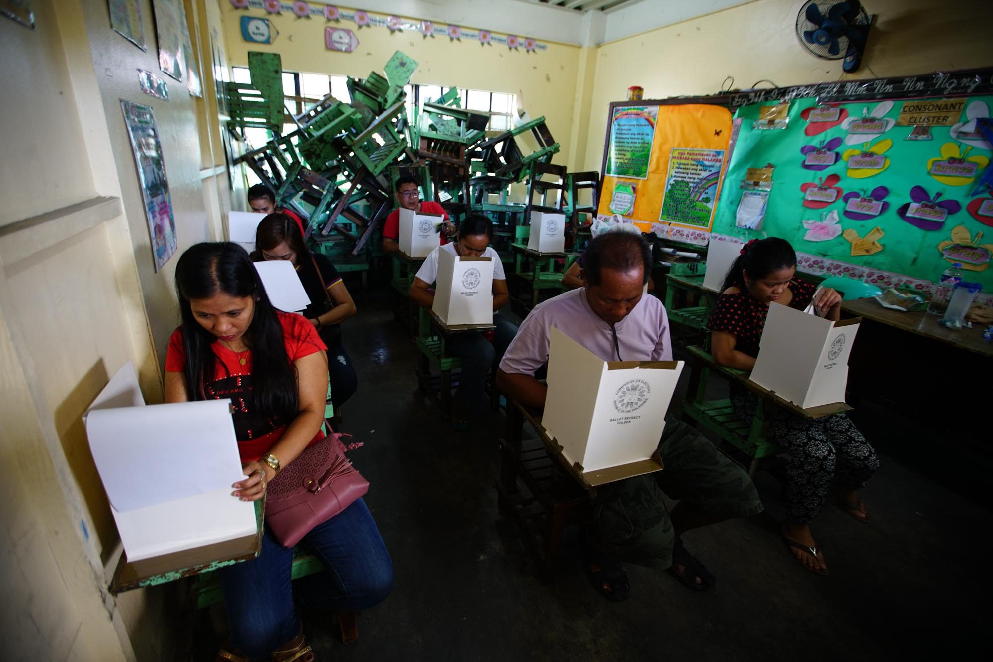 Filipinos cast votes in barangay, SK elections 2018