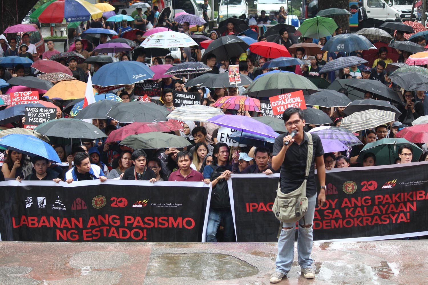 ANTI-MARCOS. UP Diliman students hold a protest rally at the Palma Hall on November 25, 2016, against the burial of the late dictator Ferdinand Marcos at the Libingan ng mga Bayani. Photo by Joel Liporada/Rappler 