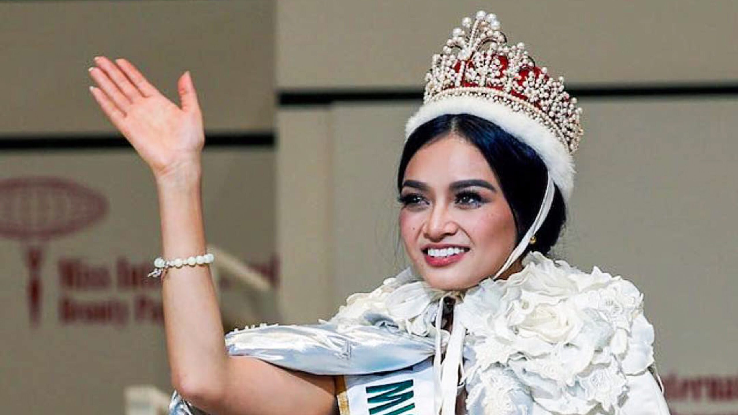 Kylie Verzosa’s emotional backstage moment before Miss International win