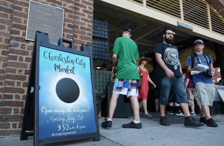 Millions pour into U.S. towns in path of total eclipse