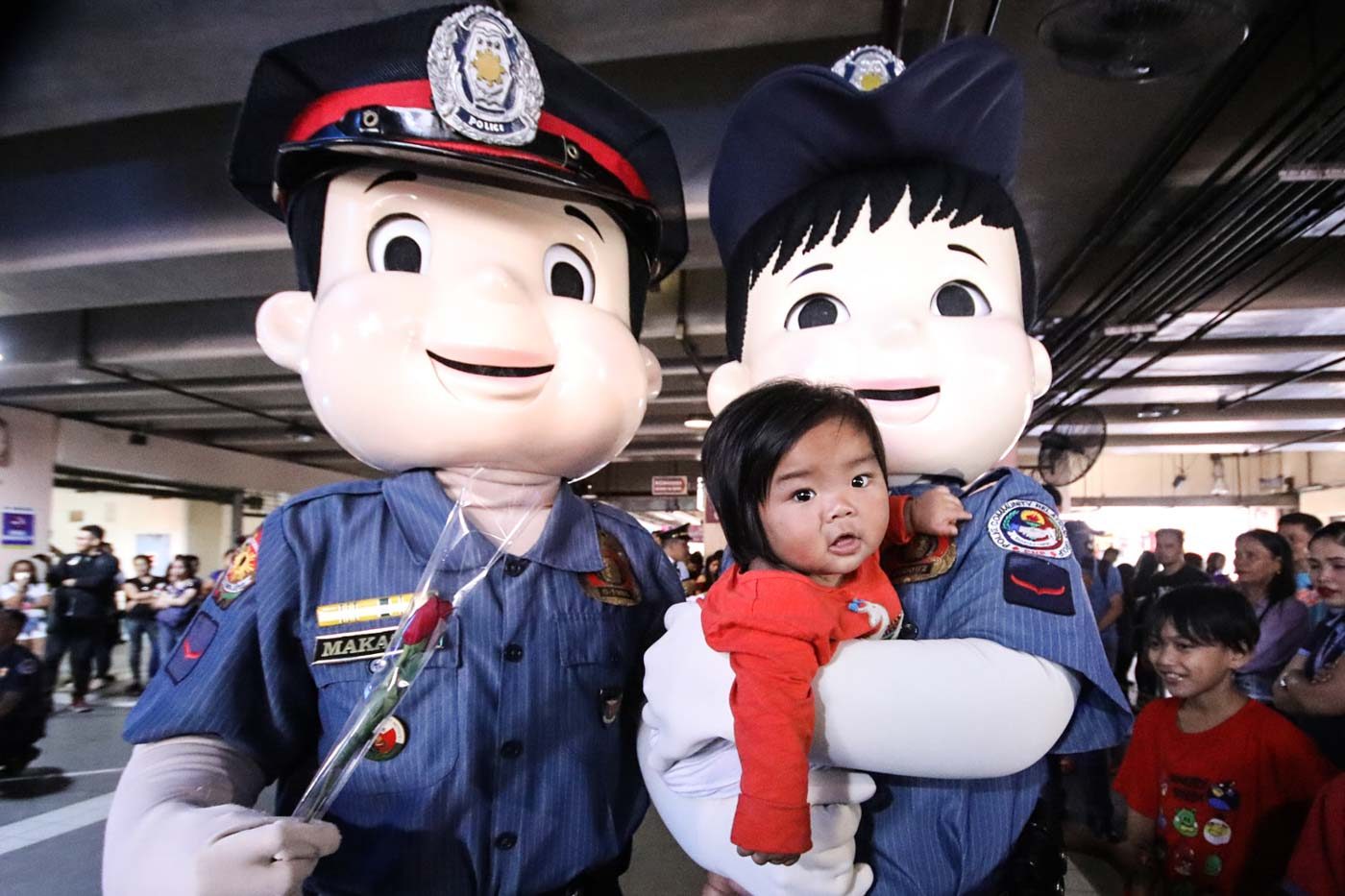 MASCOTS FOR KIDS. The Philippine National Police brings out mascots to surprise kids, too. Photo by Darren Langit/Rappler  