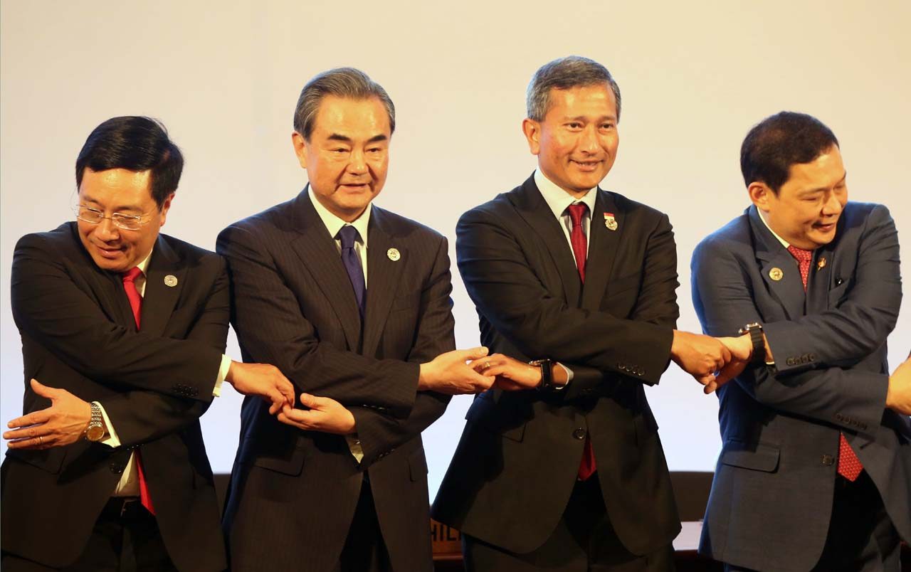ASEAN talks tough vs China island building