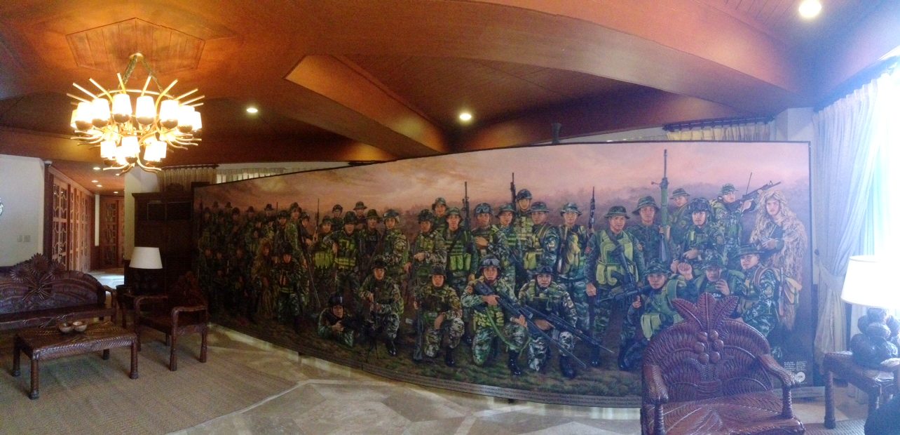 Palace, Binay in word war over SAF 44 mural