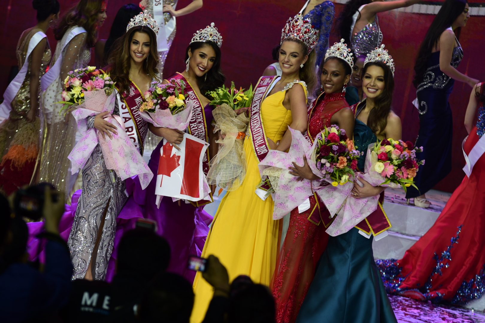 Miss Spain and her court of winners. Photo by Rob Reyes/Rappler 