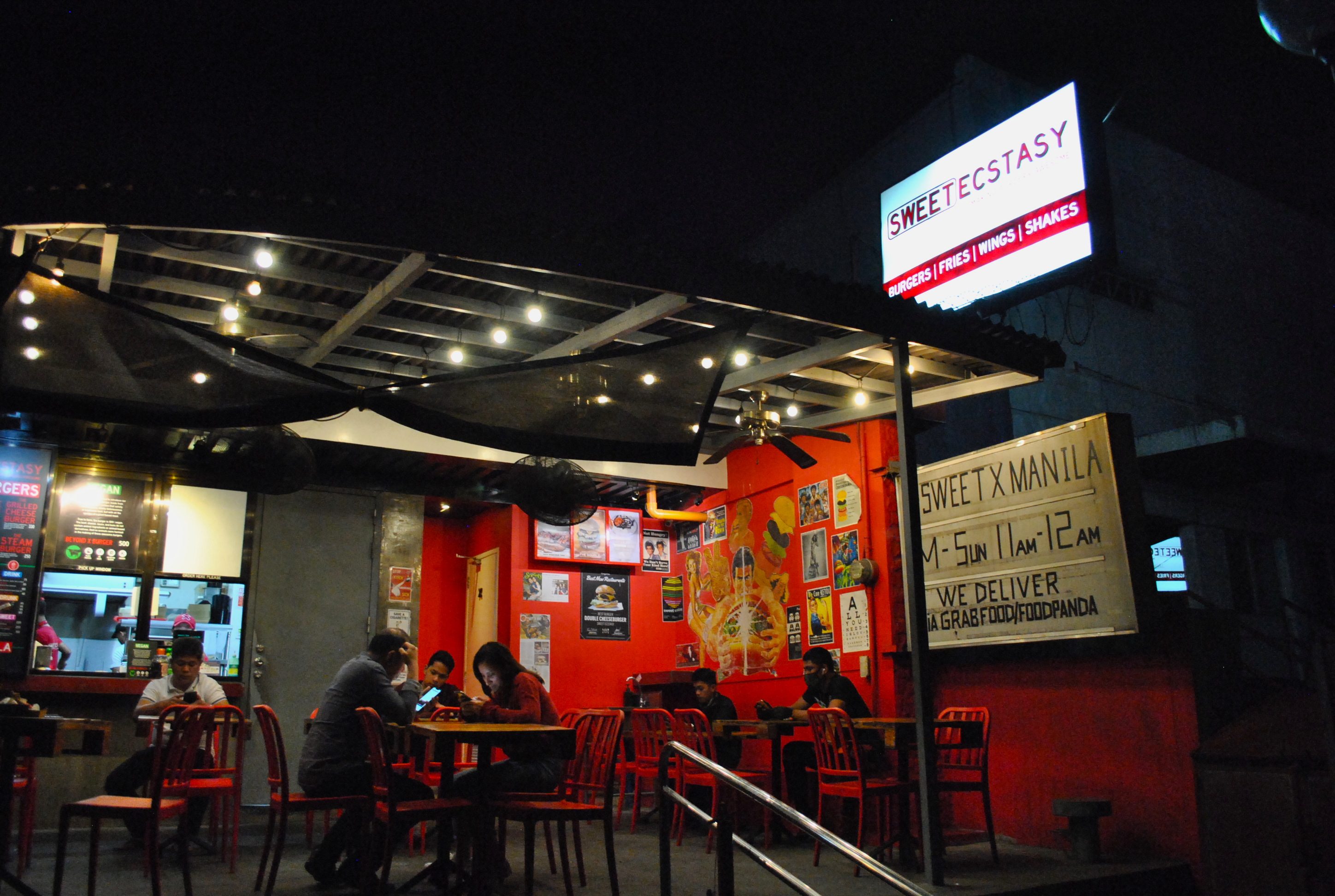 MAKATI BRANCH. Sweet X's Makati branch is located along Jupiter Street. Photo by Steph Arnaldo/Rappler 