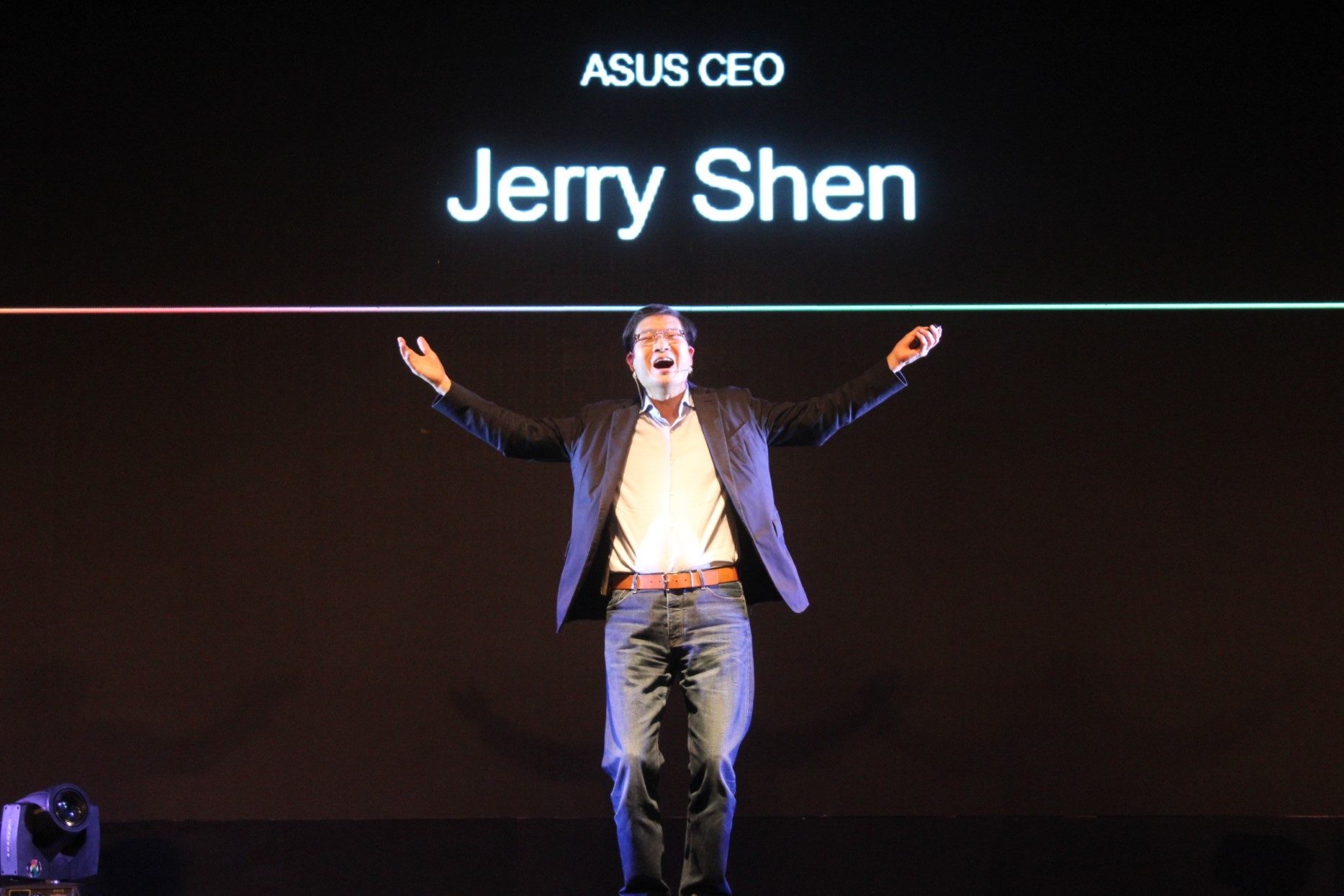 CEO. Asus chief Jerry Shen flies in from Taiwan and welcomes everyone at the grand Zenfone 4 launch with a big "Mabuhay!" Photo by Kyle Chua/Rappler 