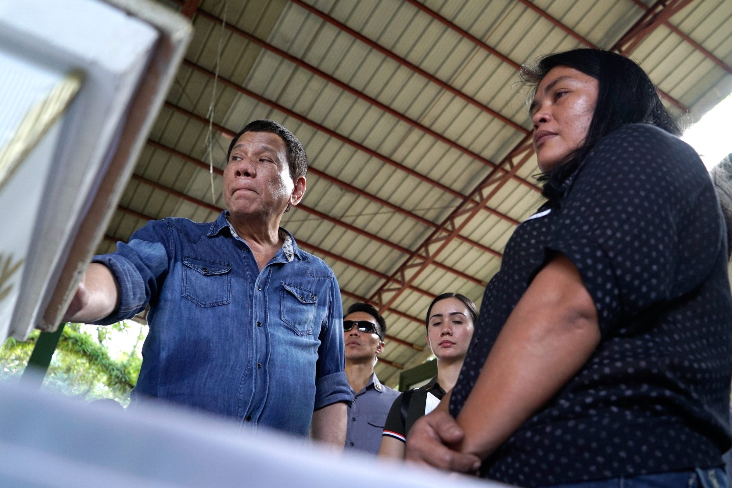 Duterte meets families of soldiers killed in Abu Sayyaf encounter, Jolo bombing