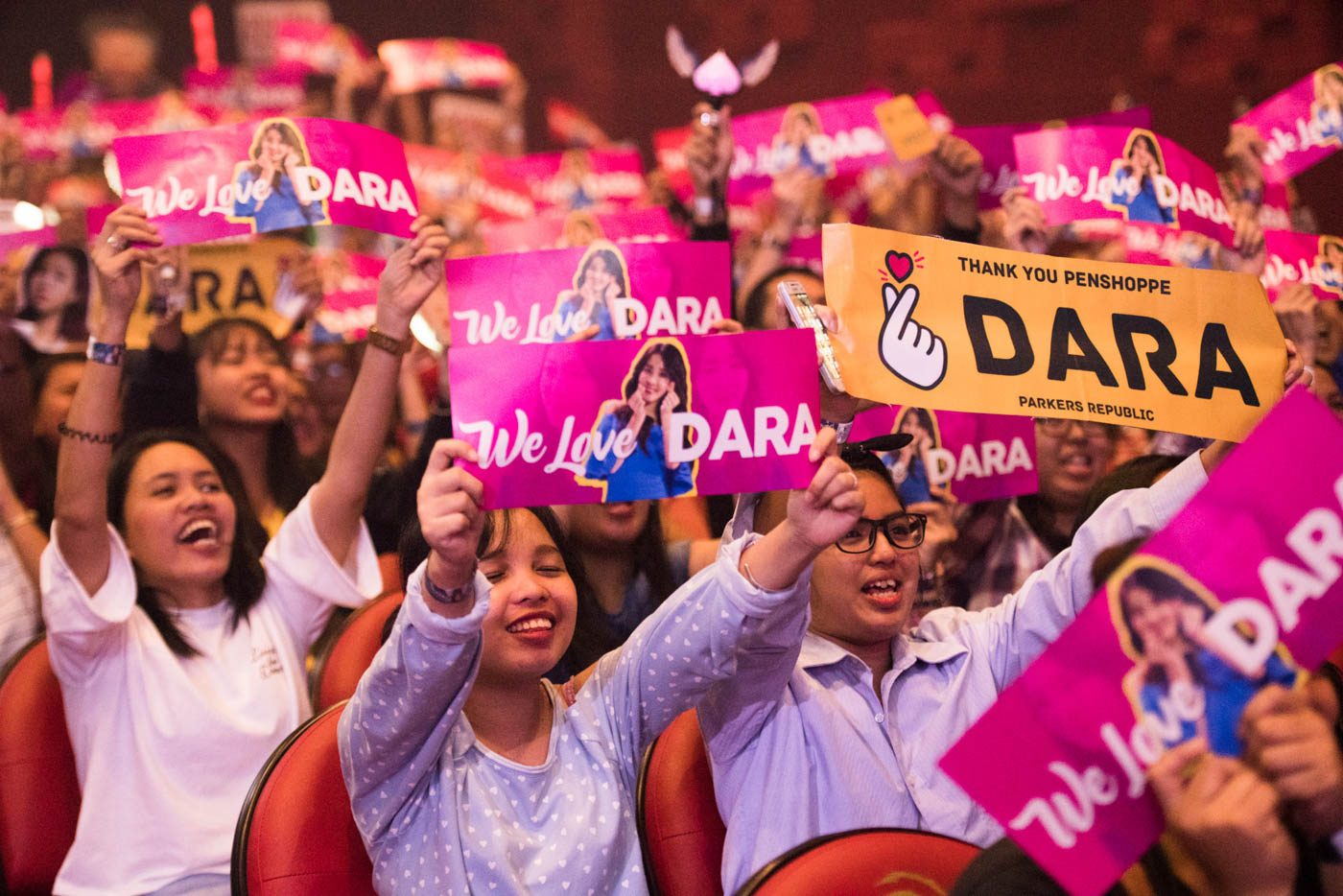 FAN LOVE. Sandara's fans turn up in droves to see their idol live.  