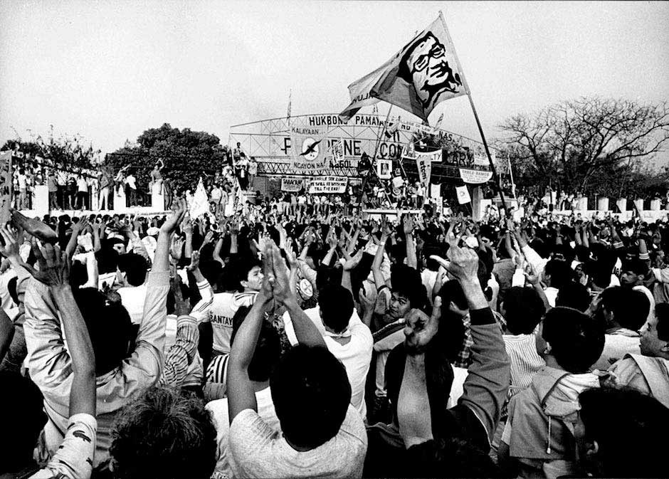 PROTESTS. Thousands of Filipinos join the 'street parliamentarians' in toppling the Marcos dictatorshp. File photo courtesy of the Official Gazette of the Republic of the Philippines     