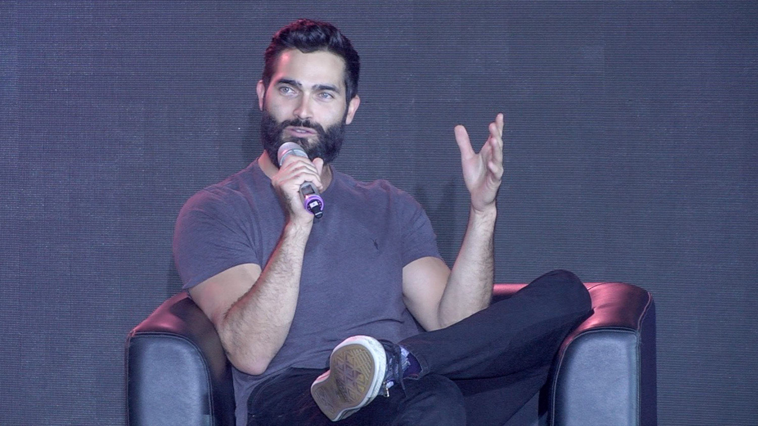 TYLER HOECHLIN. The 'Supergirl' star talks to fans at the AsiaPOP Comic Con Manila 2017. 