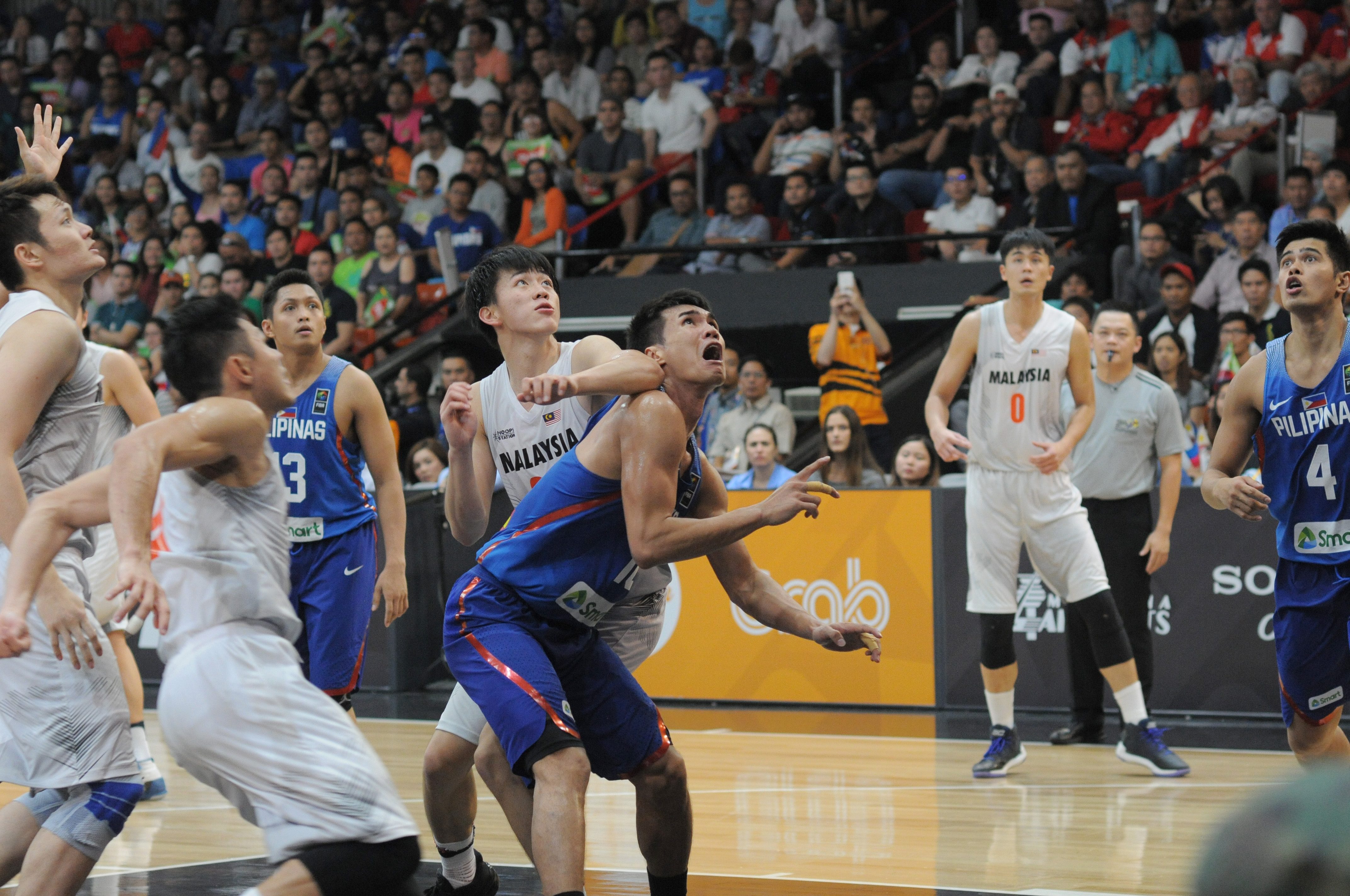 Troy Rosario and a Malaysian play jostle for position. Photo by Adrian Portugal/Rappler  