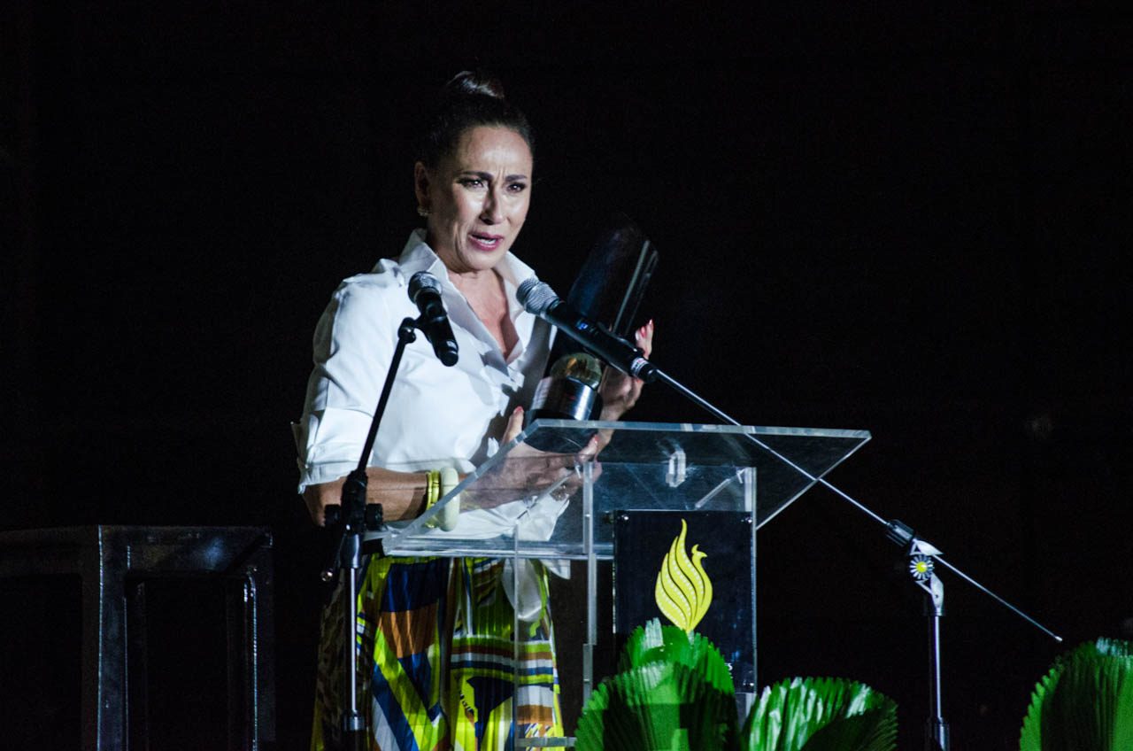 FOR THE FILIPINA. Cherie Gil during her speech at the Gawad Urian in UP. Photo by Rob Reyes/Rappler 
