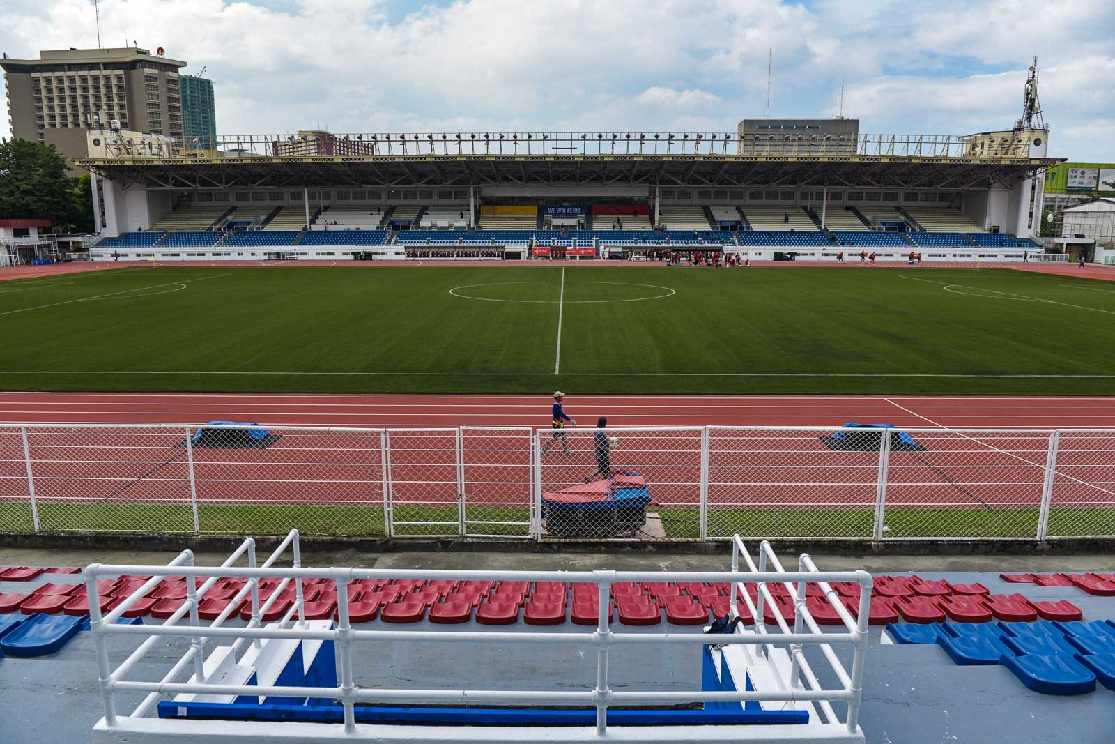 GOOD TO GO. The football field of the Rizal Memorial Stadium looks ready. Photo by LeAnne Jazul/Rappler  