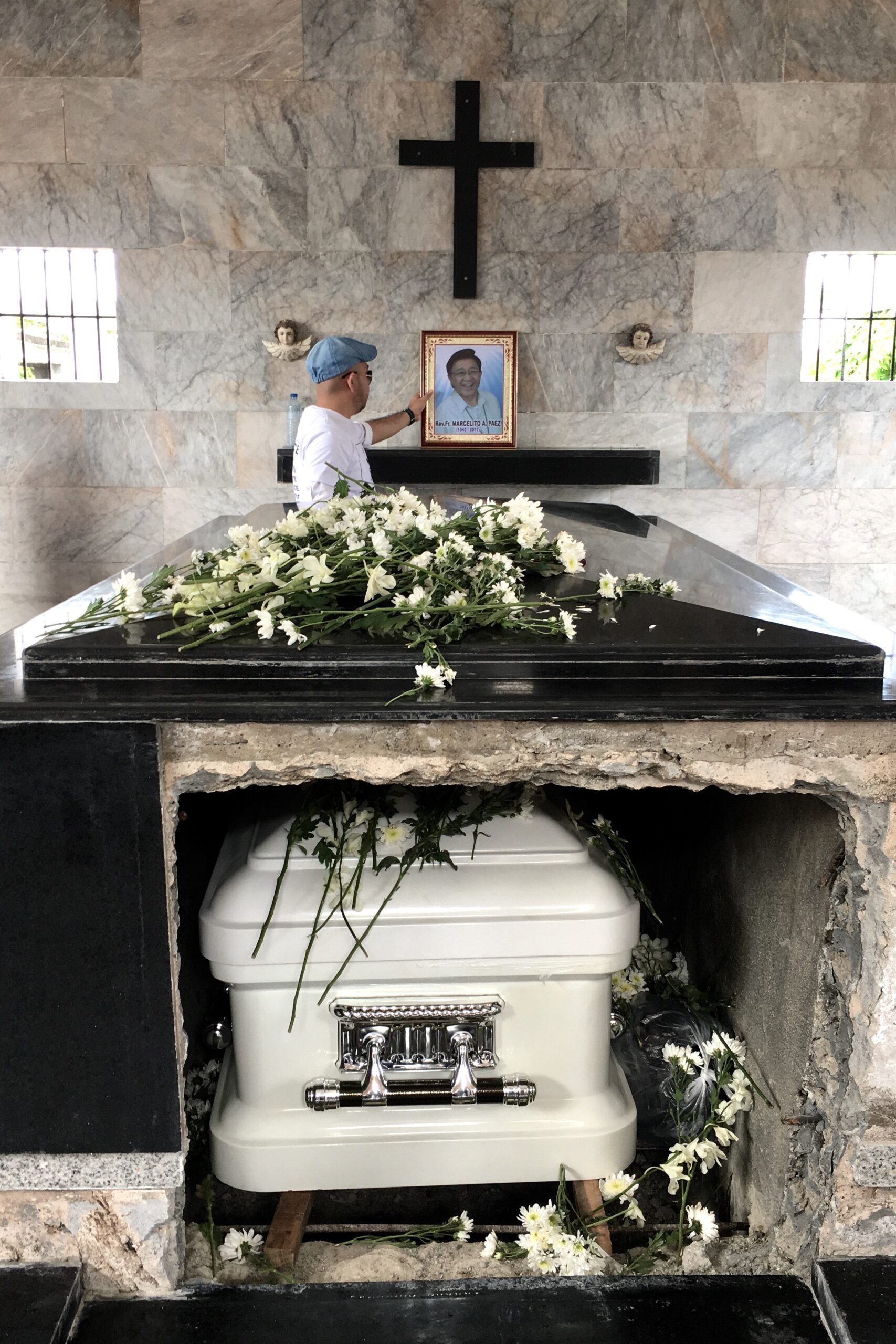Slain Nueva Ecija priest Tito Paez laid to rest