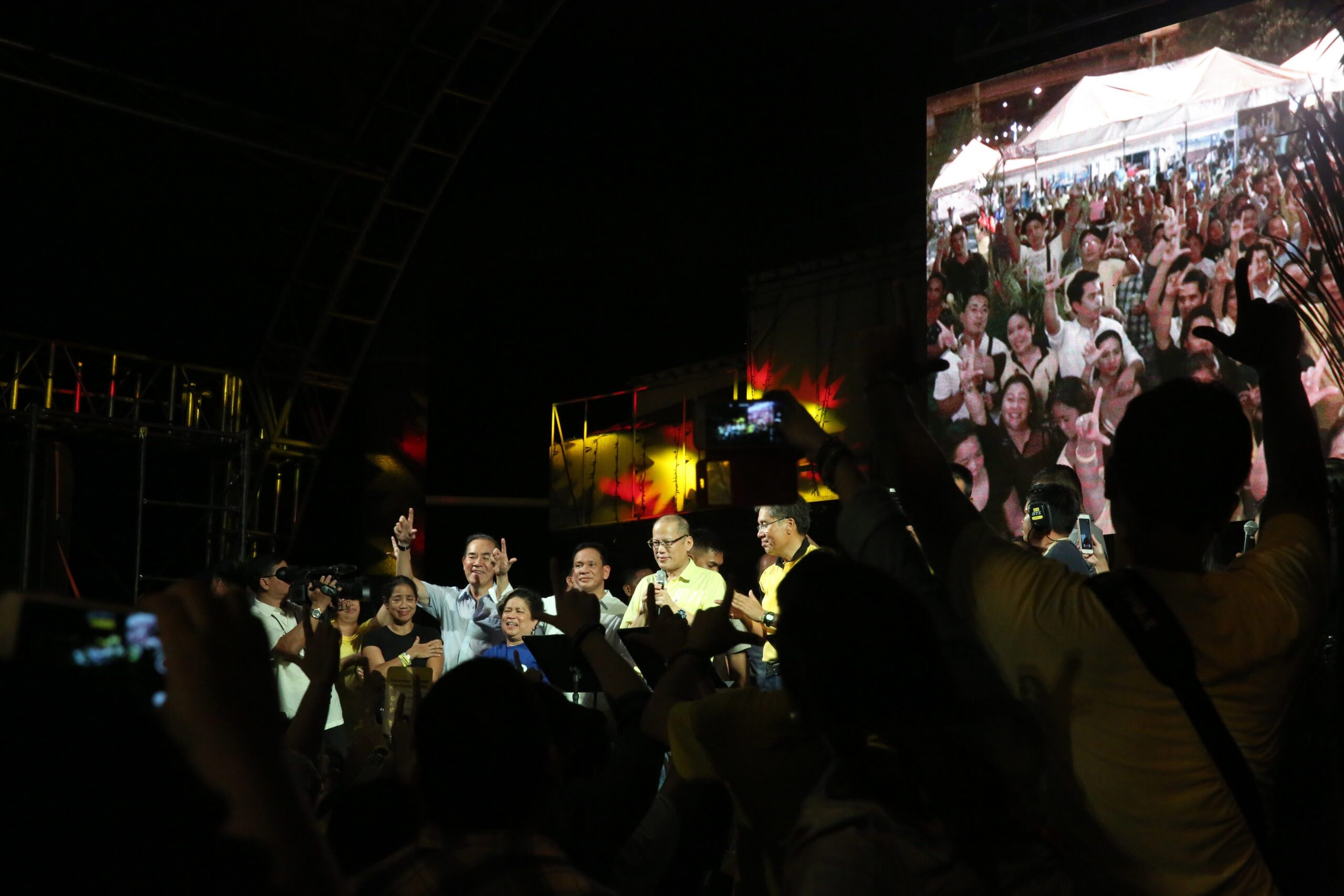 WATCH: Aquino, Roxas let loose during thanksgiving party