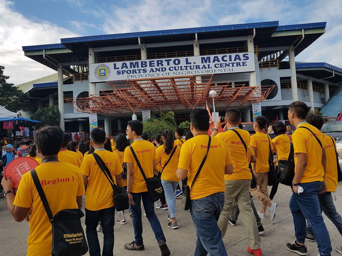GOING FOR GOLD. Ilocos Region delegates entering Lamberto L. Macias Gym, the venue of the NSPC 2018 Opening Ceremonies. Photo by Shania Villarin/Ilocos Region  