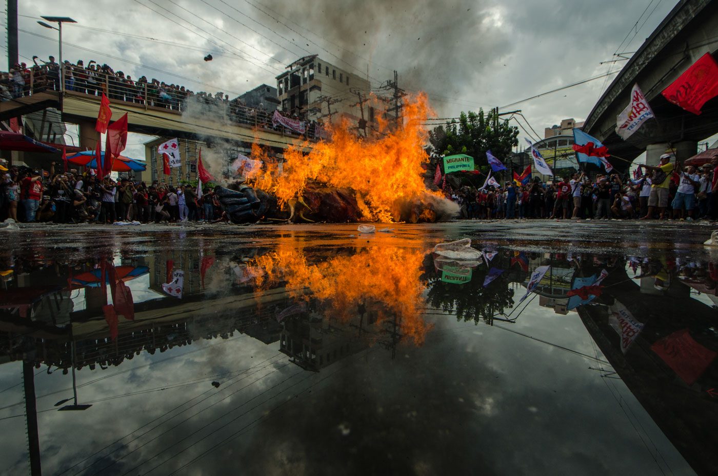 EFFIGY BURNING. Dutertemonyo effigy burning as part of International Labor Day commemoration led by Kilusang Mayo Uno in Mendiola. Photo by Rob Reyes/Rappler 