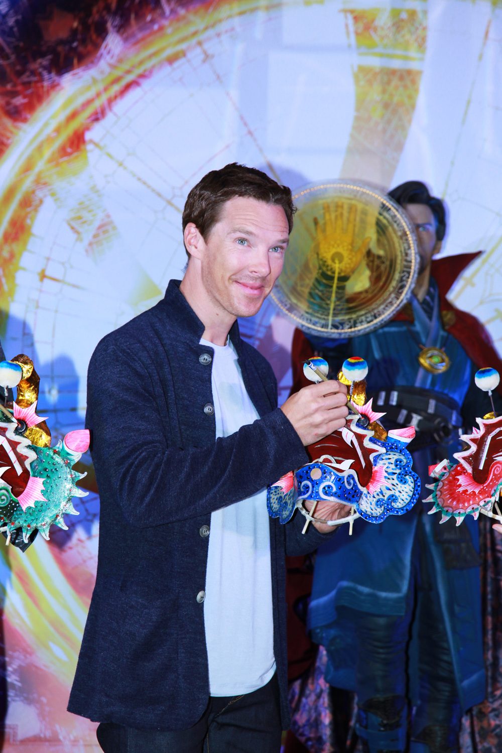 PRESS TOUR. Benedict Cumberbatch receives a gift from Hong Kong at the first stop of the 'Doctor Strange' press tour. Photo courtesy of Marvel Studios 