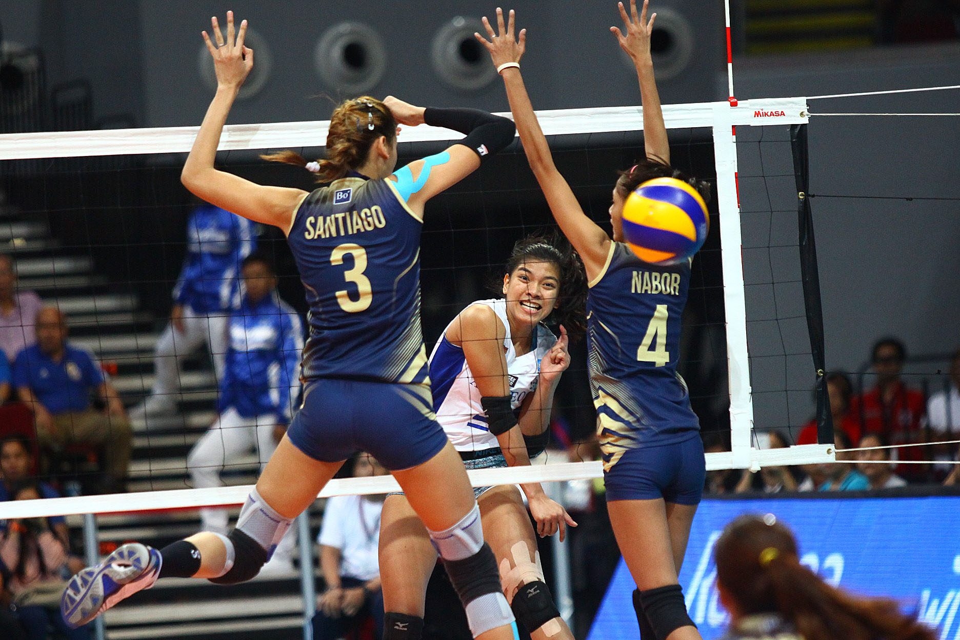 Ateneo snaps losing skid with 3 set win over NU