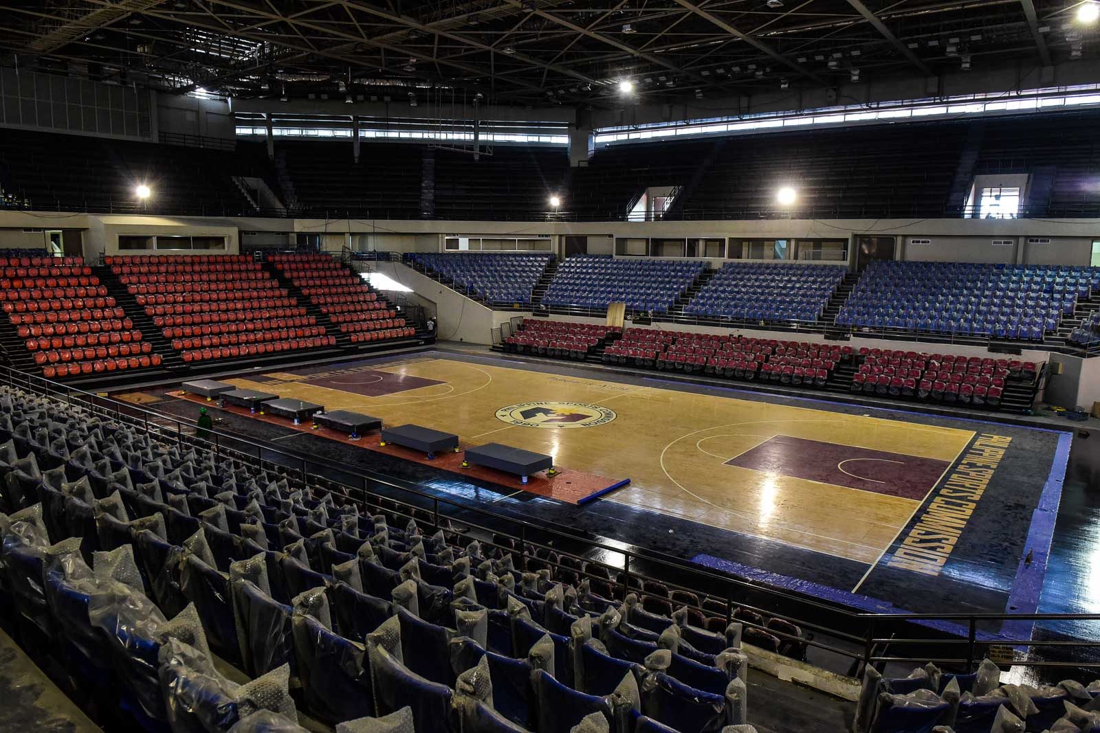 FINAL POLISH. The stadium seats, though, look brand new and the court seems ready for the final touches. Photo by LeAnne Jazul/Rappler   