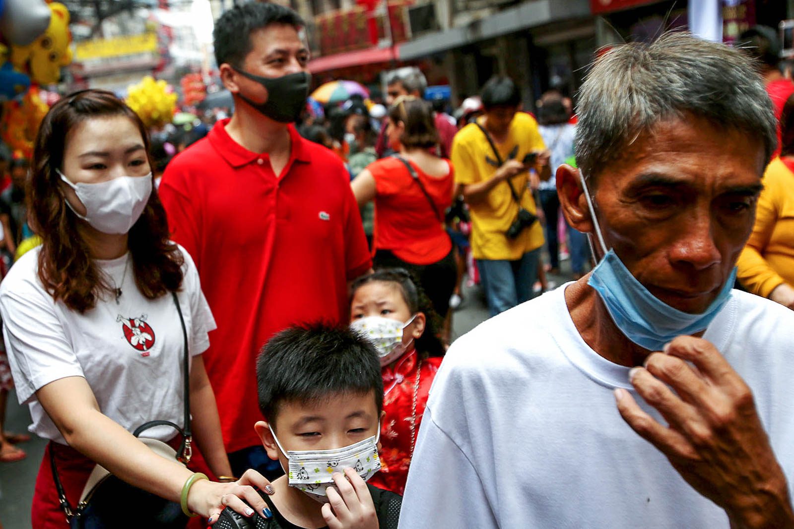 PRECAUTION. People are seen wearing face masks as a precautionary measure against the new coronavirus as they walk along the crowded Ongpin Street in Binondo, Manila. Photo by Inoue Jaena/Rappler  