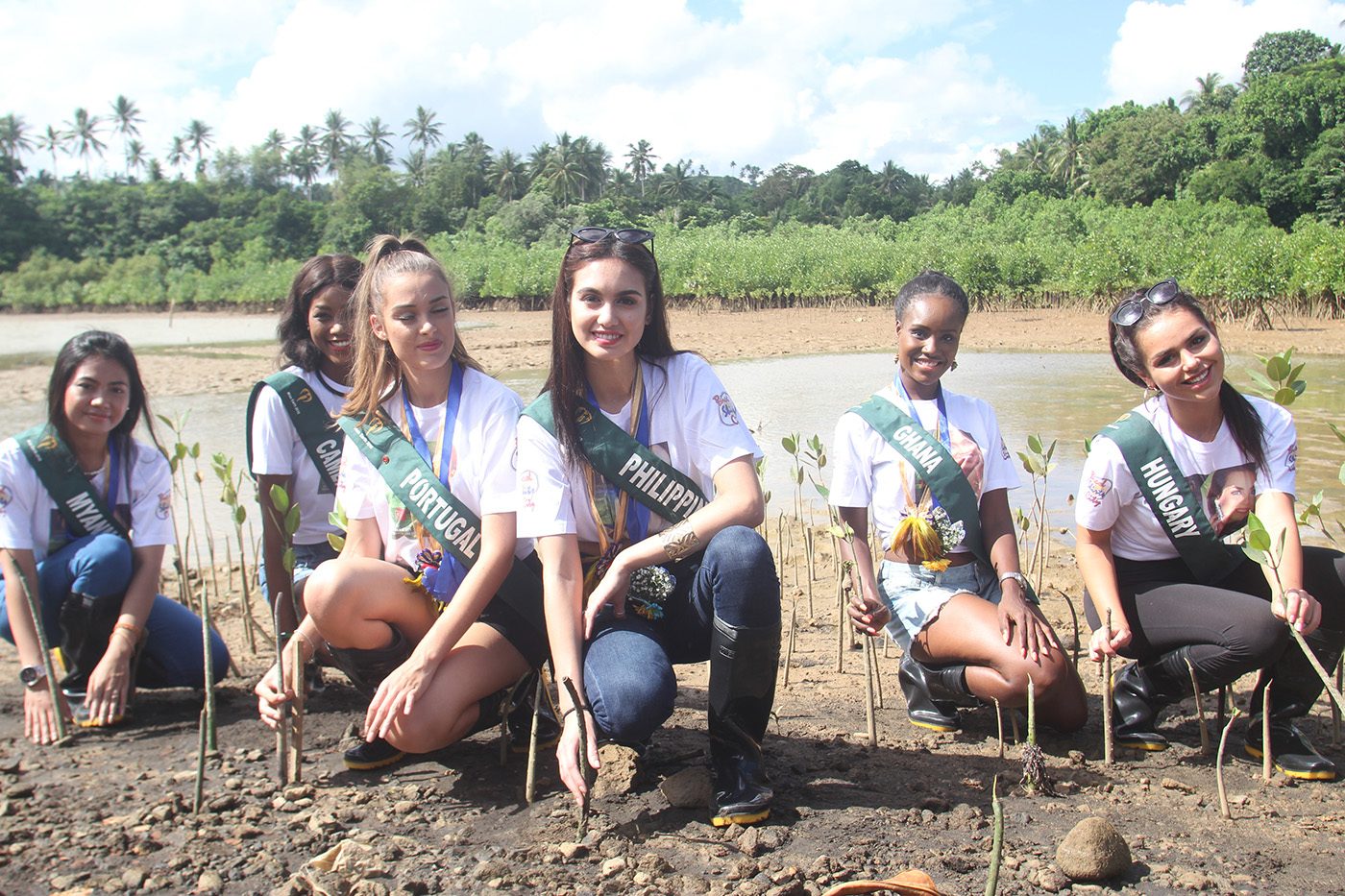 DOWN AND DIRTY. Celeste Cortesi and the candidates get serious in planting the mangrove seedlings.  