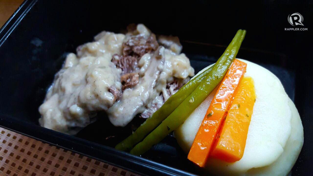 DAY 1. Lunch was classic roast beef with vegetables, mushroom pepper sauce, and super creamy mashed potatoes. Photo by Amanda Lago/Rappler 