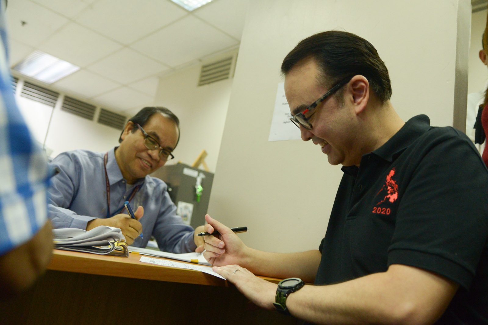 FOR OFWs. Senator Alan Peter Cayetano files a joint administrative complaint against airport and transportation officials at the office of the Ombudsman in Quezon City on Tuesday, November 3, 2015. Photo by Jansen Romero/Rappler 